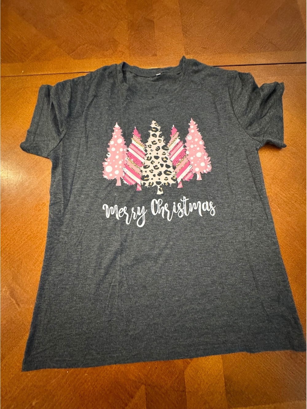 Women's Gray Merry Christmas T-Shirt Pink and Leopard Print Trees size L 2812